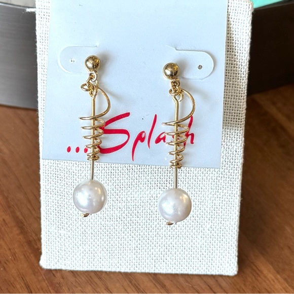 Vintage Splash Gold and White Pearl Earrings - Picture 1 of 7